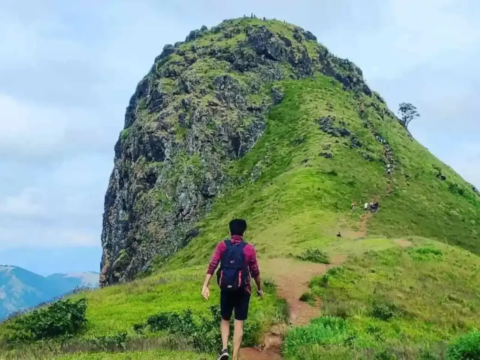 The grassland ridge on the way up Ettina Bhuja